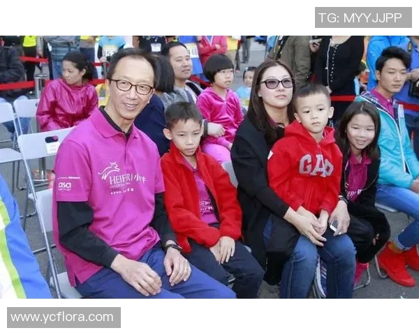 足球明星与怀孕女友的甜蜜生活揭秘幸福背后的故事与挑战